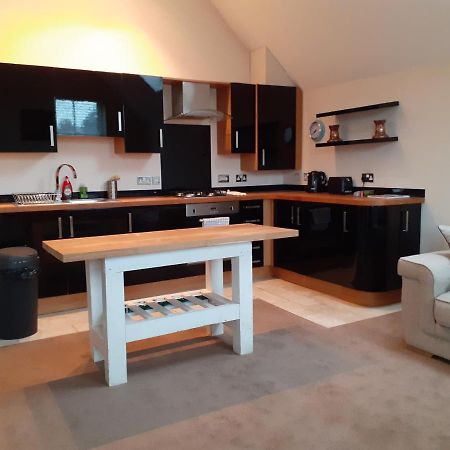 Modern 2Nd Floor 1 Bed Apartment In The Heart Of Ландъндо Екстериор снимка
