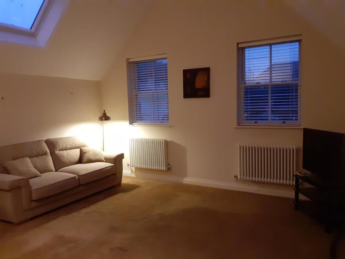 Modern 2Nd Floor 1 Bed Apartment In The Heart Of Ландъндо Екстериор снимка