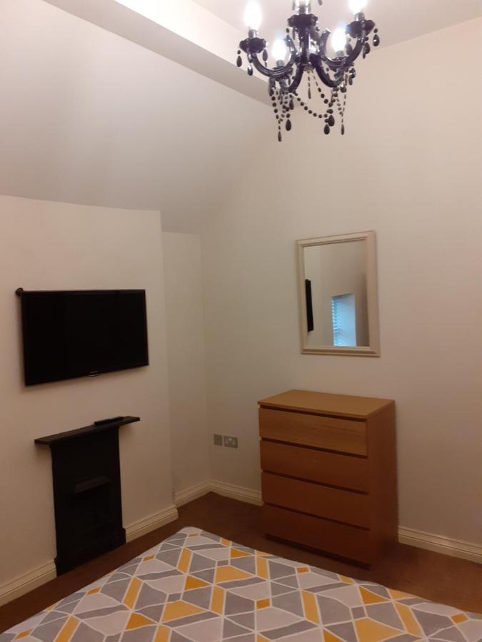 Modern 2Nd Floor 1 Bed Apartment In The Heart Of Ландъндо Екстериор снимка